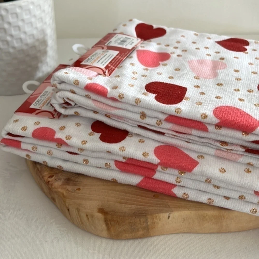 New. Valentine’s Heart Bath hand towels set of 2